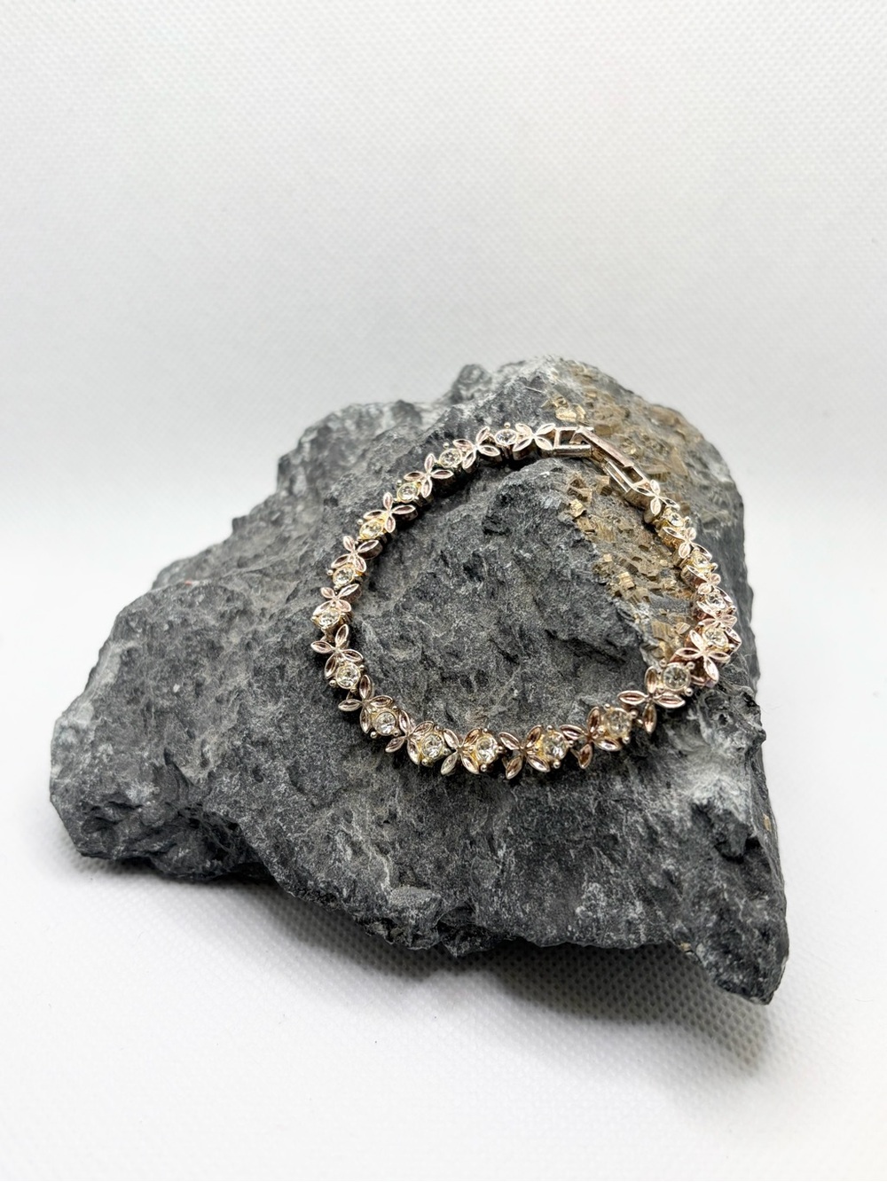 Avon Vintage Floral Link Bracelet